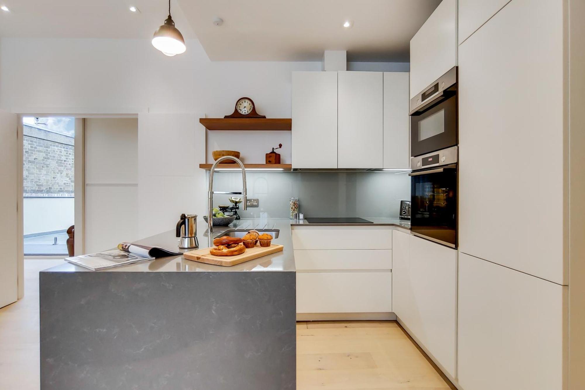 The Borough Collection Near Bridge And Borough Market - By Short Stories * London