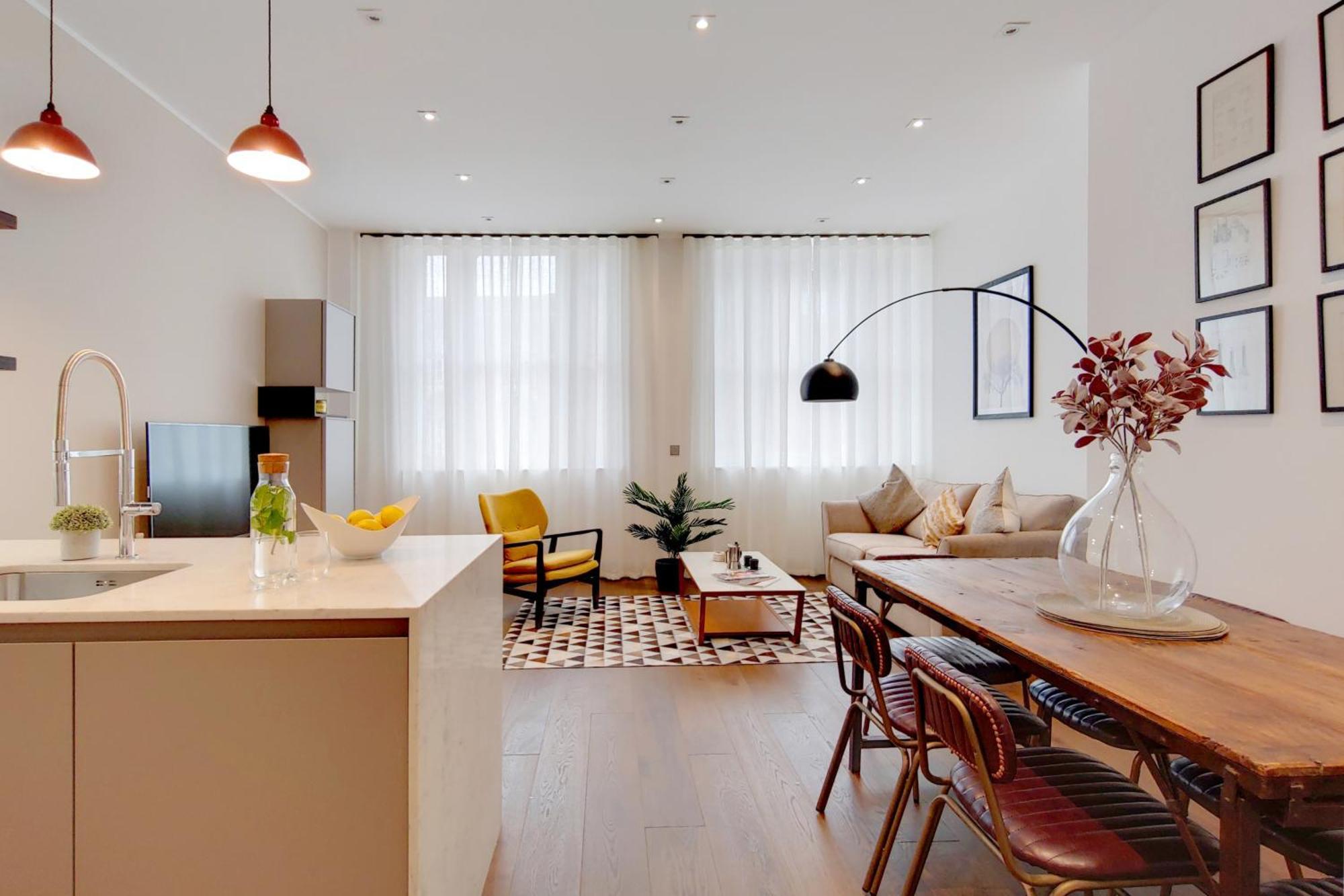 The Borough Collection Near Bridge And Borough Market - By Short Stories * London