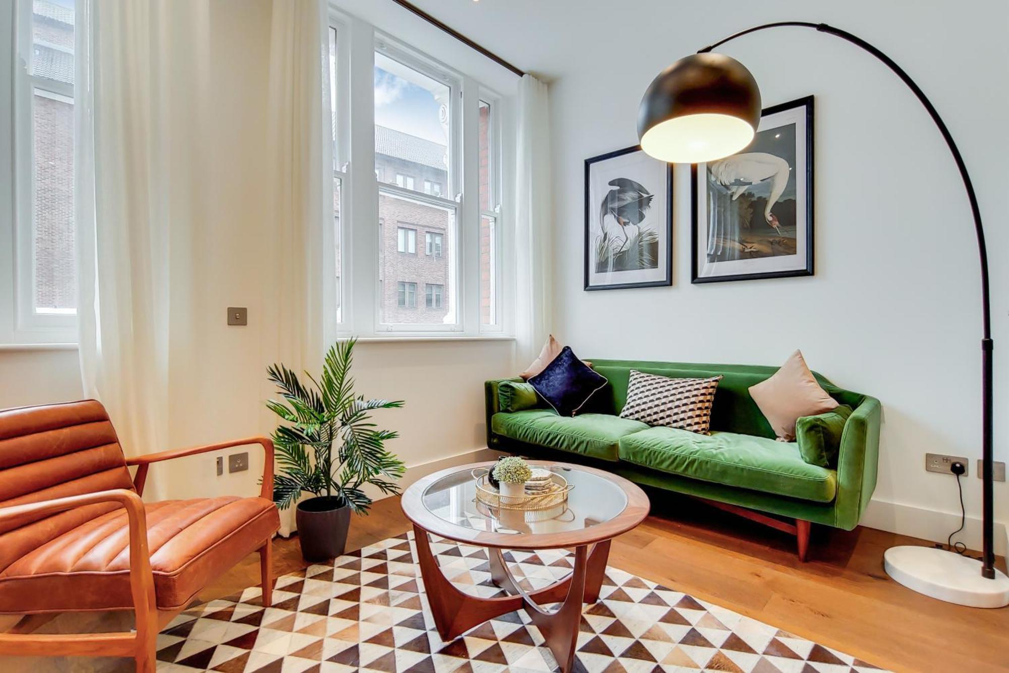 The Borough Collection Near Bridge And Borough Market - By Short Stories * London